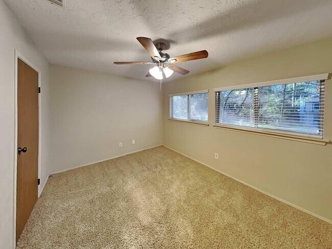 Building Photo - 164 Maple Branch St