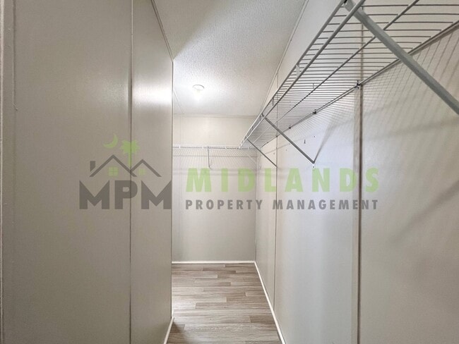 Building Photo - 323 Tabor Dr