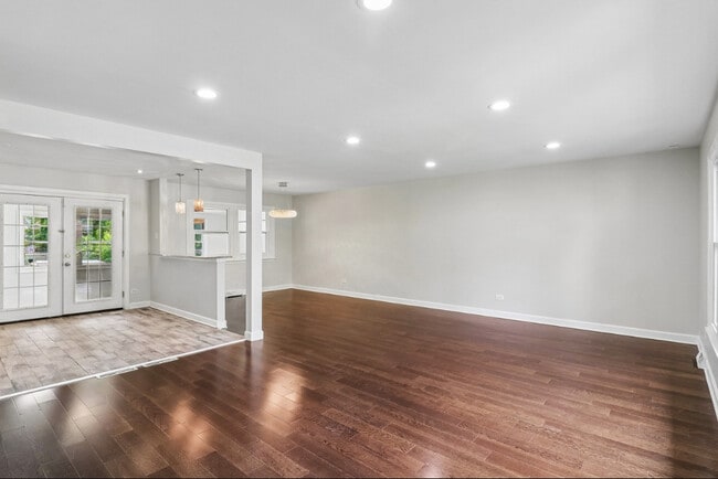 Building Photo - 840 W Arquilla Dr