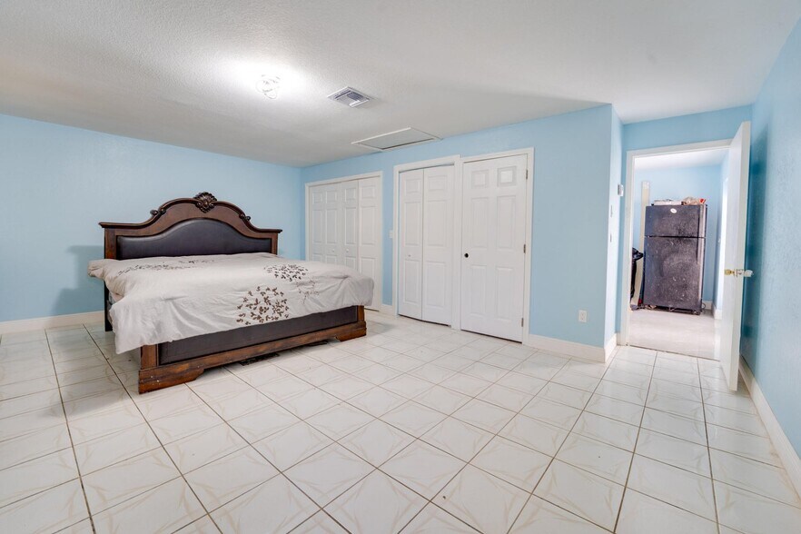 Building Photo - 813 Truman St