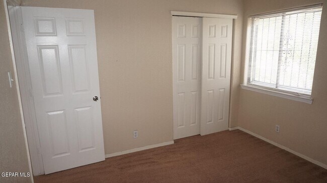 Building Photo - 1801 Garden Gate Way