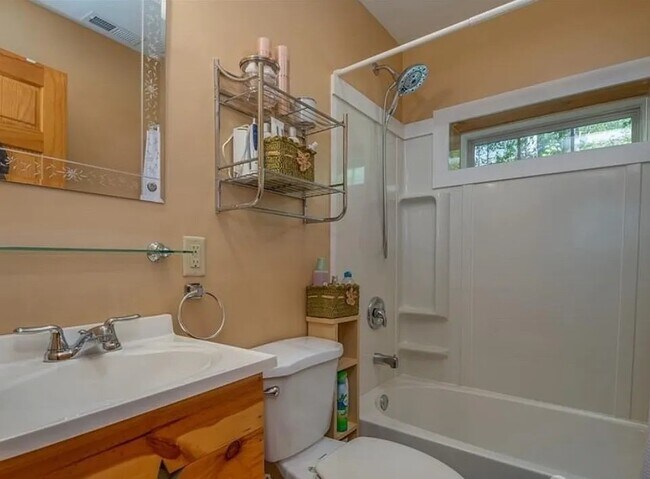 Building Photo - 50 Glen Echo Cir