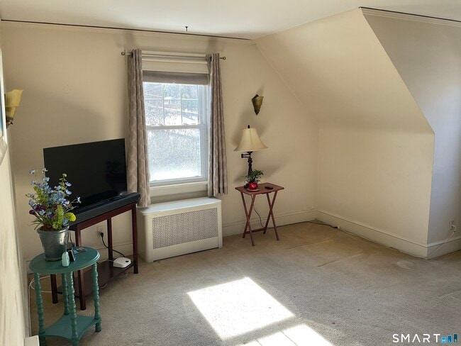 Building Photo - 405 Mohegan Ave Pkwy