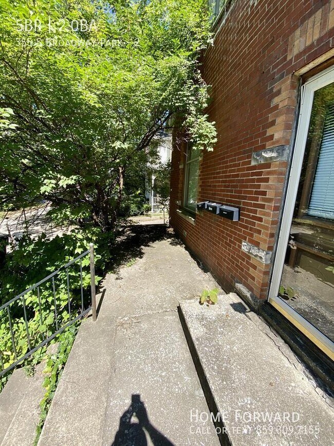 Building Photo - 355 S Broadway Park