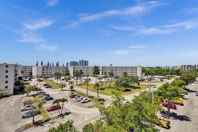 Building Photo - 18041 Biscayne Blvd
