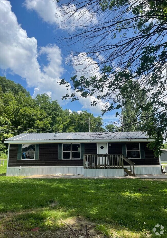 Building Photo - 3 bed / 2 bath - Cassville