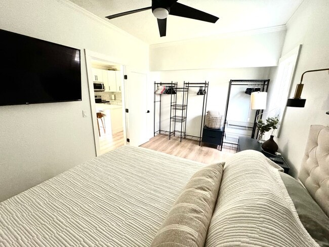 Building Photo - Beautifully Remodeled 2 bed 1 bath Pohaila...
