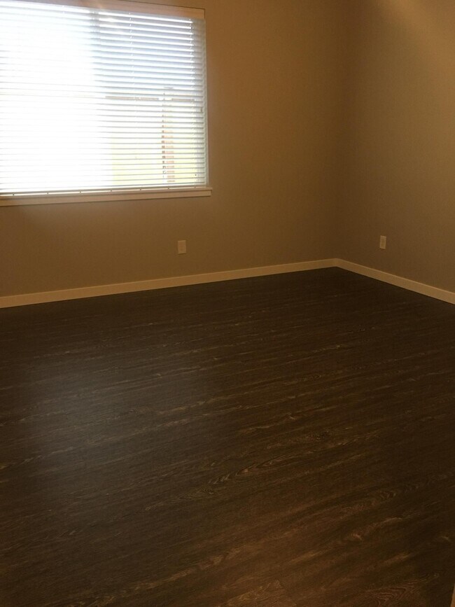 Building Photo - 717 E Street