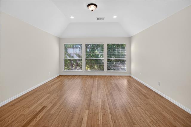 Building Photo - 2616 Cove Dr