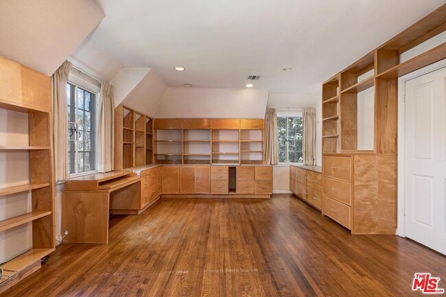 Building Photo - 201 Tavistock Ave