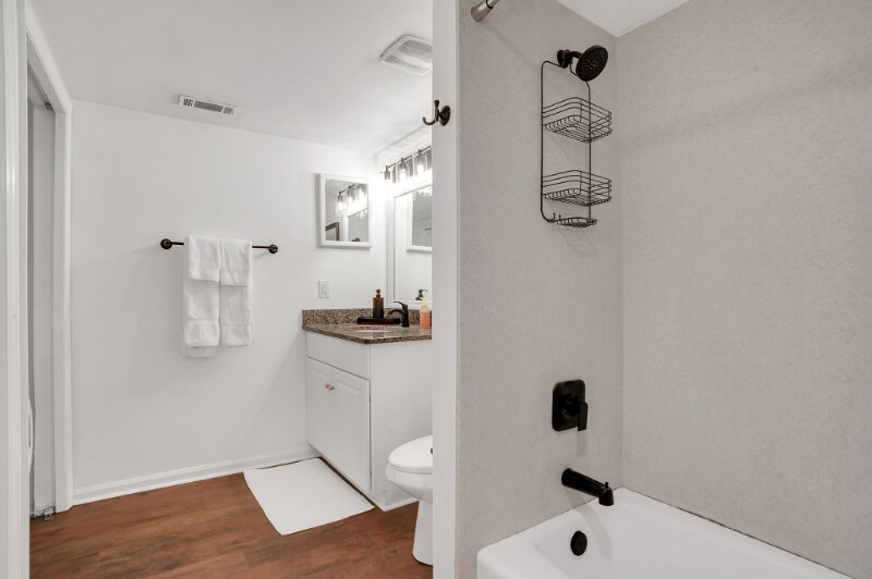 Building Photo - 121 W Hall St