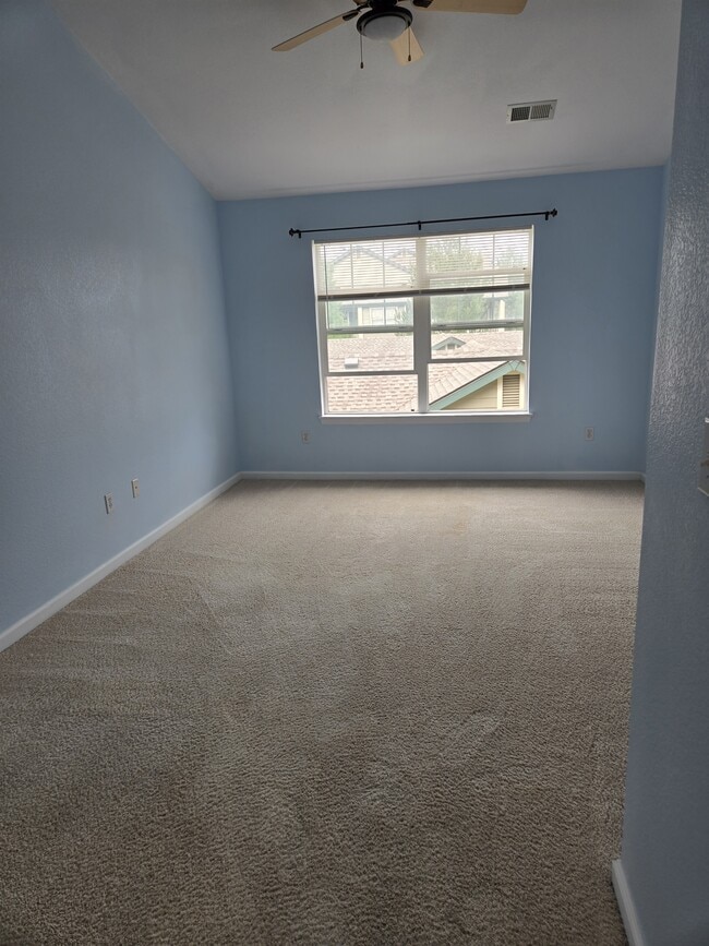 Building Photo - 5225 White Willow Dr
