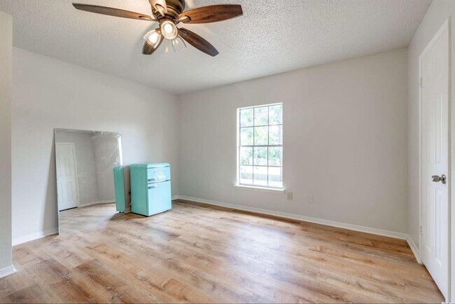 Building Photo - 11407 Rocky Mill Dr