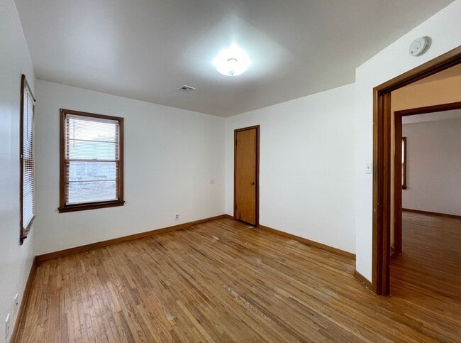 Building Photo - Spacious 2-Bed 1-Bath House