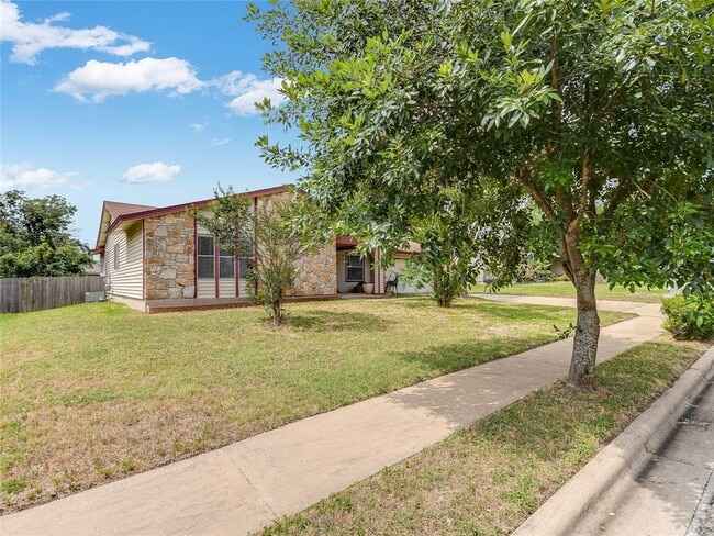 Building Photo - 11103 El Salido Pkwy