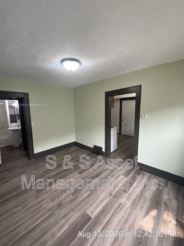 Building Photo - 1006 Mahlon St