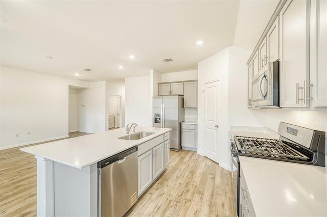 Building Photo - 1936 Bandito Bluff Pass