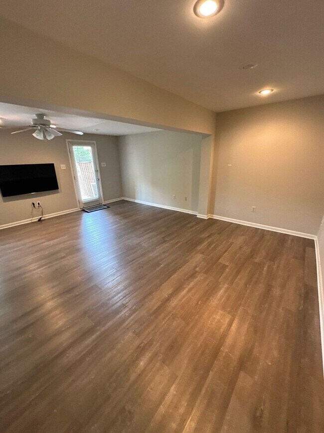 Building Photo - 3 bed Village of Thomas Run