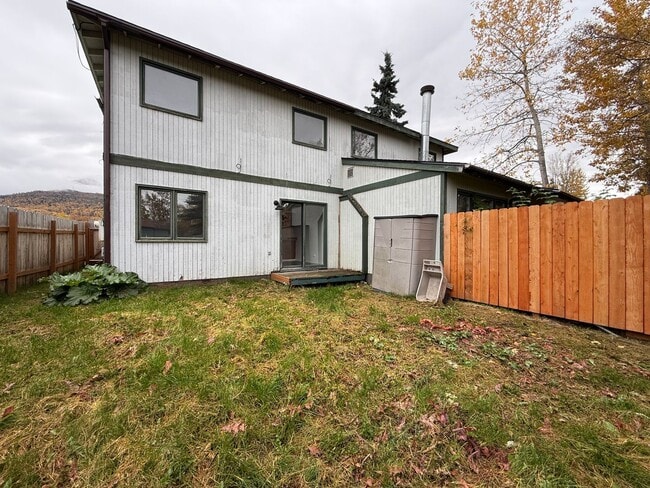 Building Photo - Pet-Friendly, Available Now!