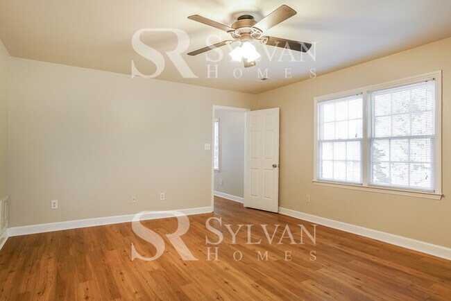 Building Photo - Enjoy Relaxation & Sophistication in this ...