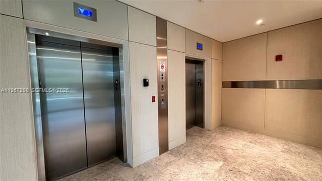 Building Photo - 9201 E Bay Harbor Dr