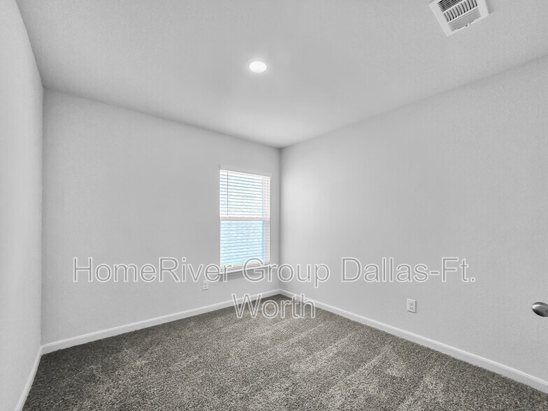 Building Photo - 427 Condie Russell Ave