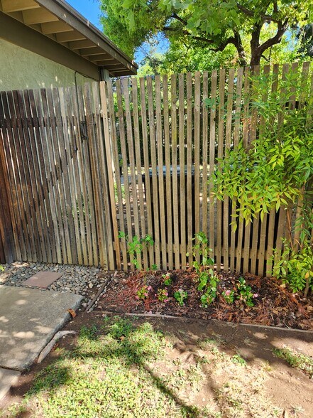 Building Photo - 6043 Leafwood Dr