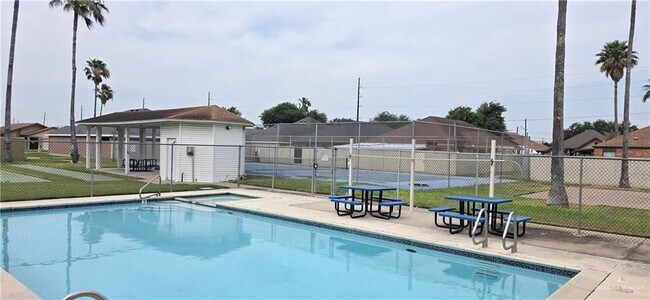 Building Photo - 309 N 36th Ln