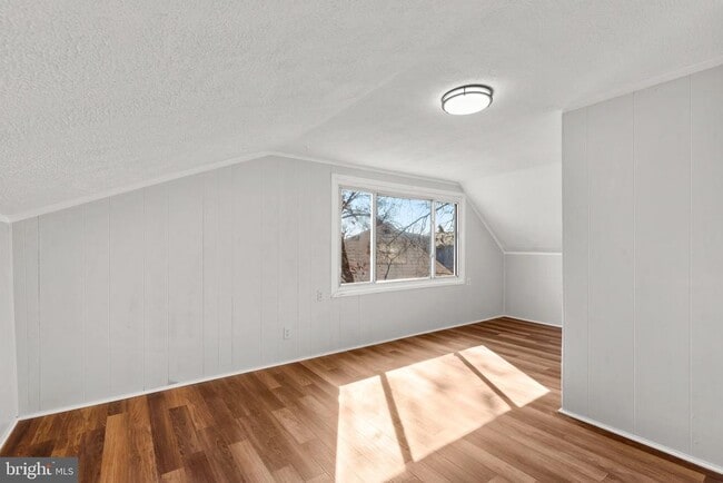Building Photo - 204 Cedar Ln
