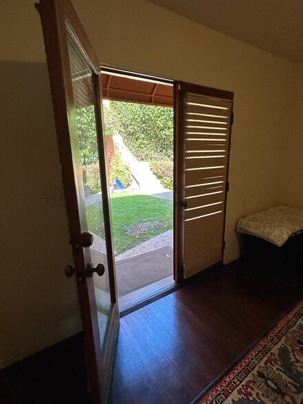 Building Photo - 212 3rd Ave