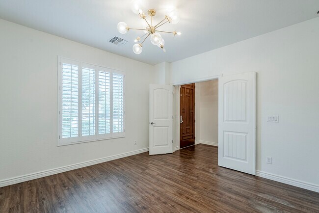 Building Photo - 2744 E Donato Dr