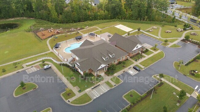 Building Photo - 5000 Arkose Dr