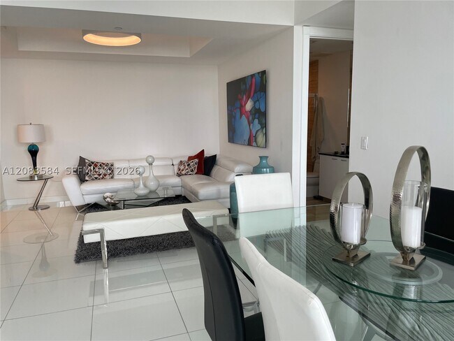 Building Photo - 15811 Collins Ave