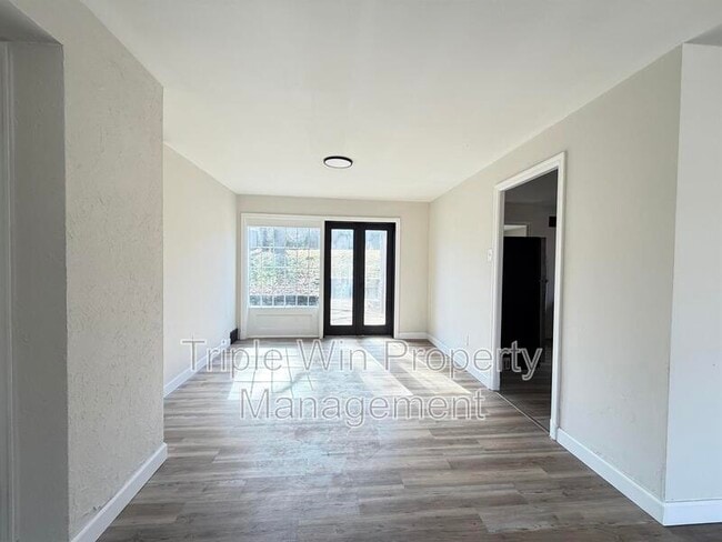 Building Photo - 8652 White Ave