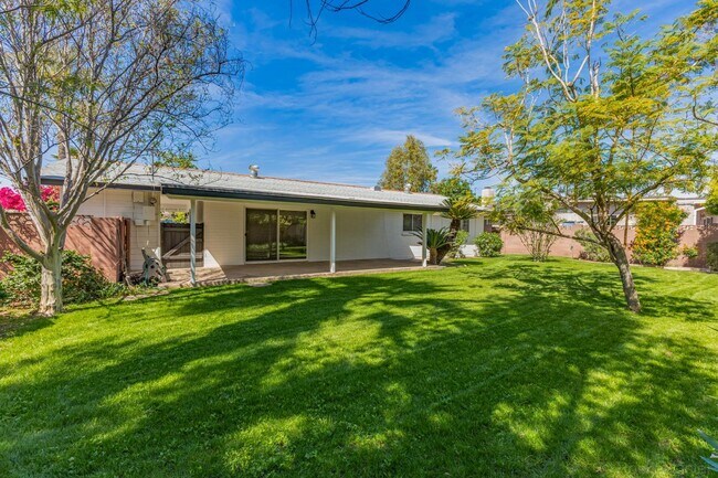 Building Photo - 6631 N 12th Pl