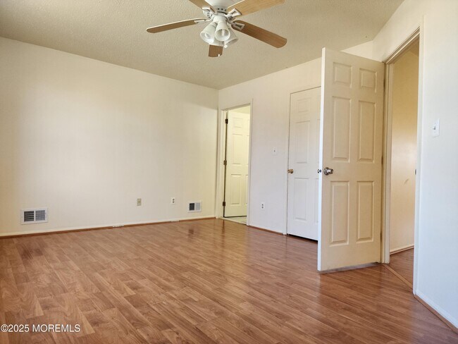 Building Photo - 1 Skylark Ct