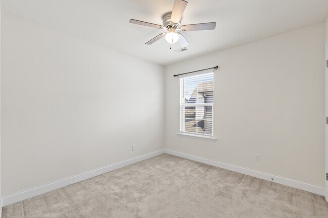 Building Photo - 404 Avery Glenn Way