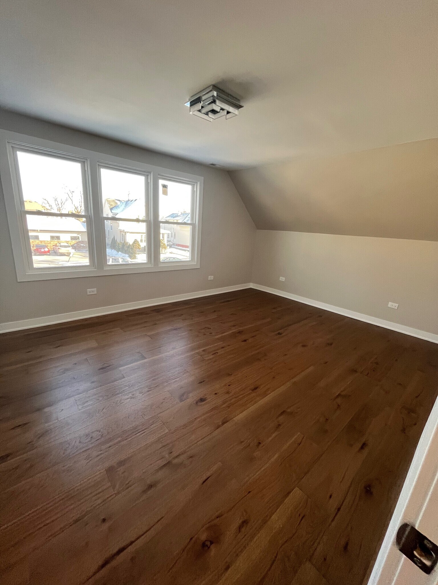 rm 1 - 138 N 14th Ave