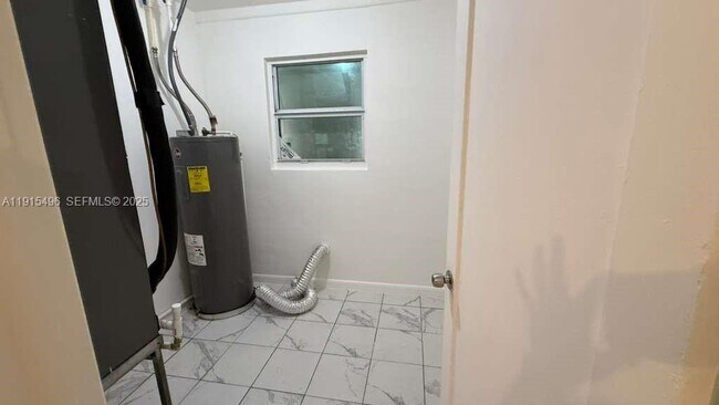 Building Photo - 870 NE 142nd St