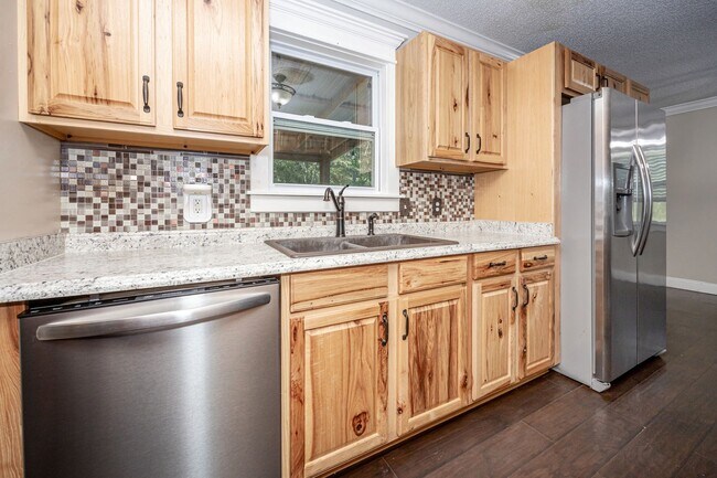 Building Photo - Peaceful Country Living on 2.4 Acres in Saucier