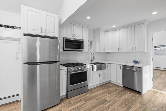 Building Photo - 75 Wisconsin St