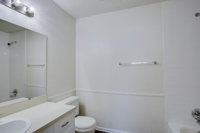 Building Photo - 5004 54th St