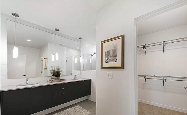 Building Photo - Modern 3B/2Ba Light & Bright Ballard Townhome!