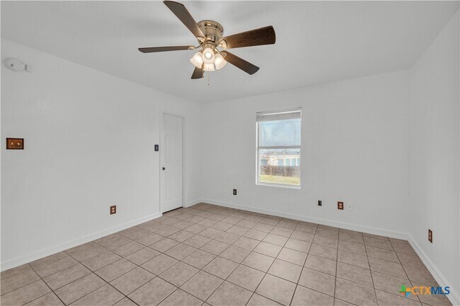 Building Photo - 4205 Thunder Creek Dr