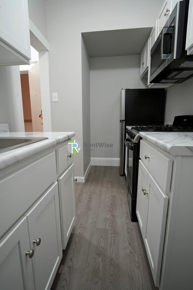 Building Photo - 64 Woodstock Ave