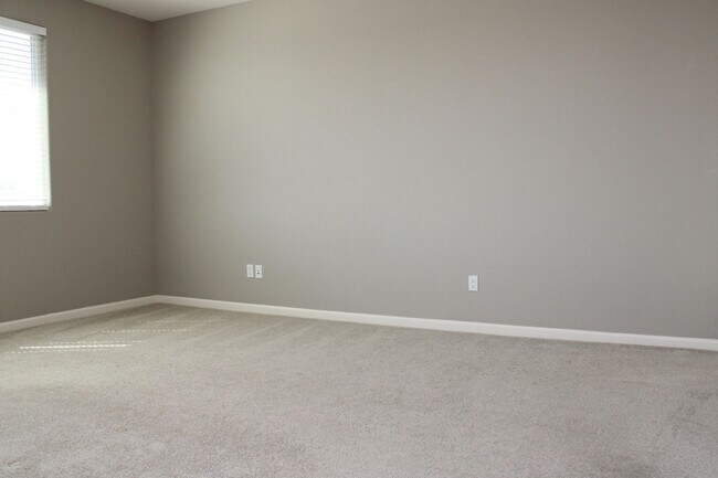 Building Photo - 170 Dnieper River Way