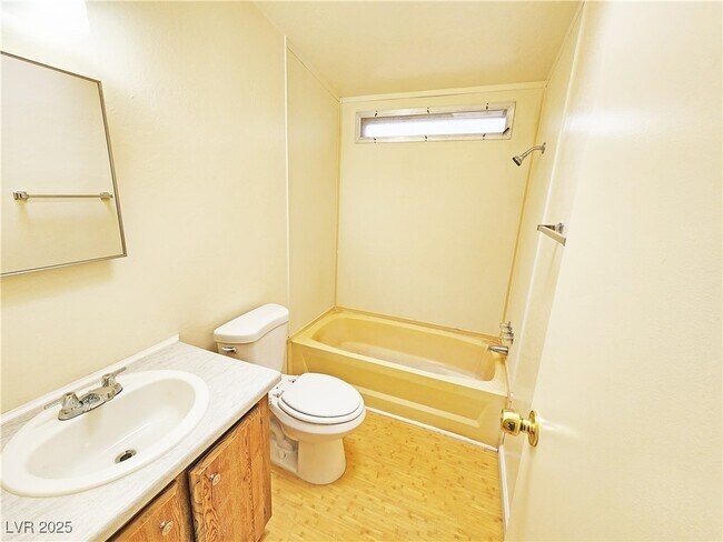 Building Photo - 1550 W Irons St