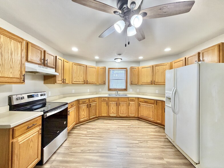 Building Photo - 167 S Jackson St