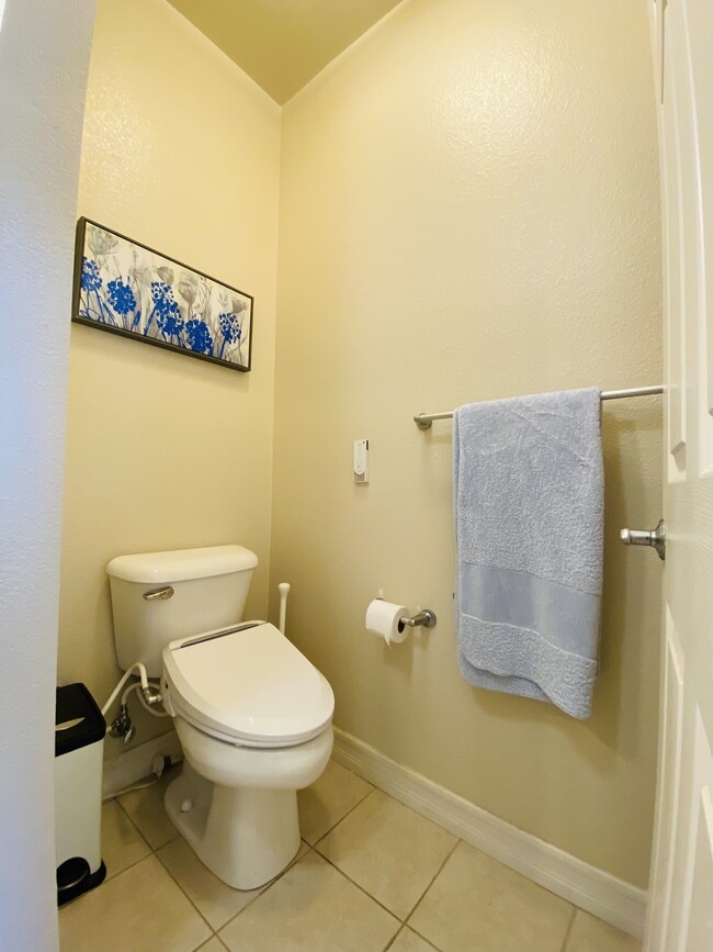 Master bathroom - 1465 C St