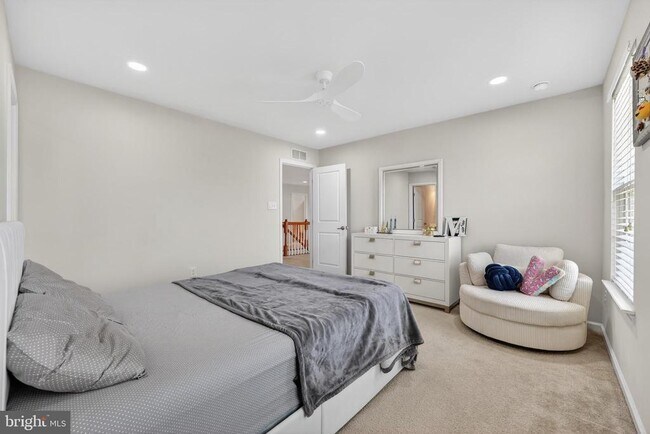 Building Photo - 40 Gina Dr